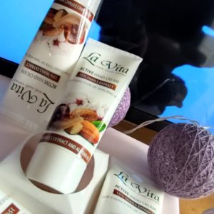 Crème pour les Mains "LA VITA" Hydratante et Régénérante (15% d'Extrait d'Escargots)